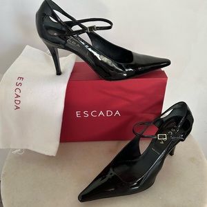 Gorgeous ESCADA black patent leather 3.5” high heels  with gold accent Size 8.5